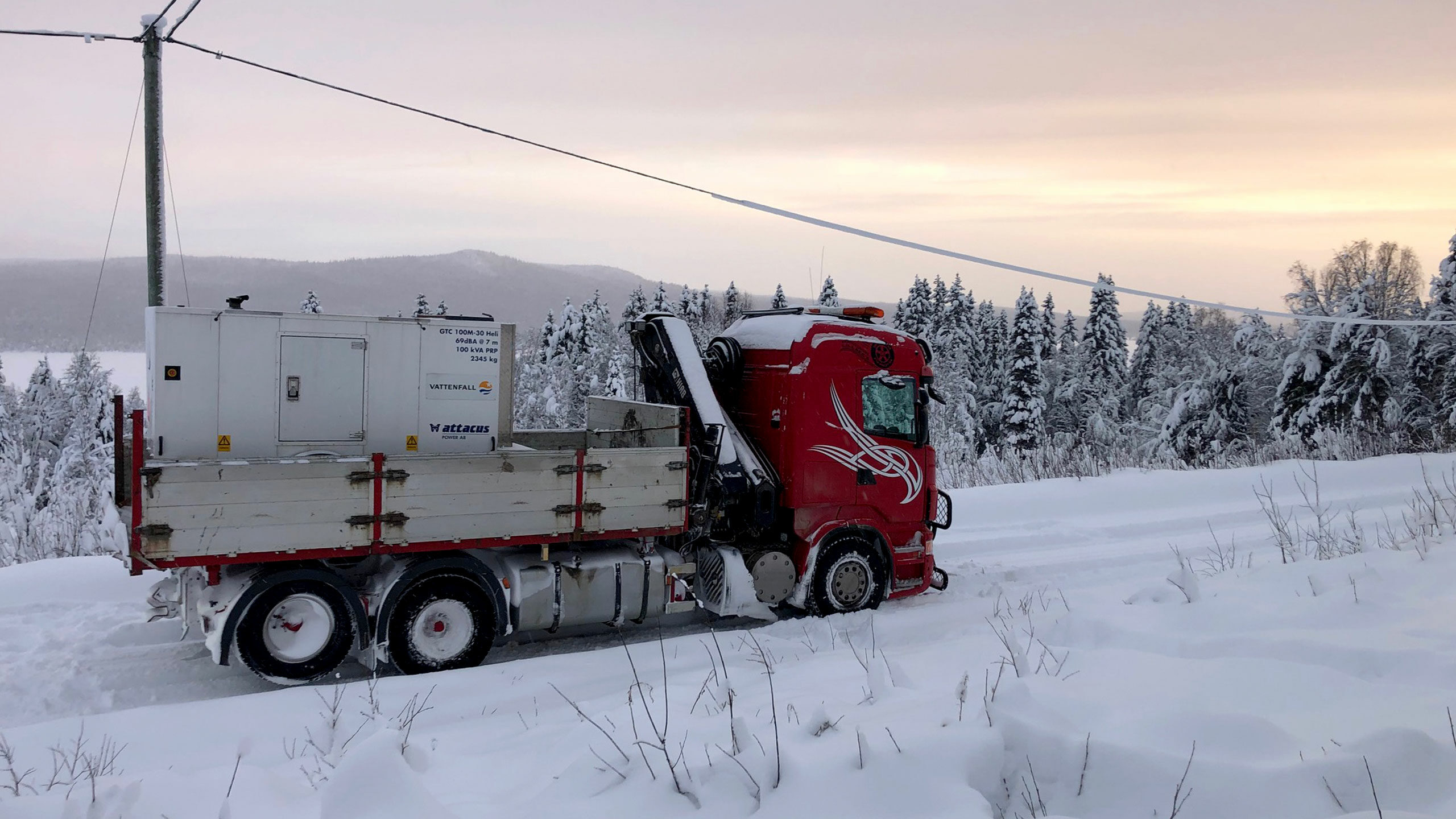 LillÅkes Trucking transporterar ett elverk åt Vattenfall