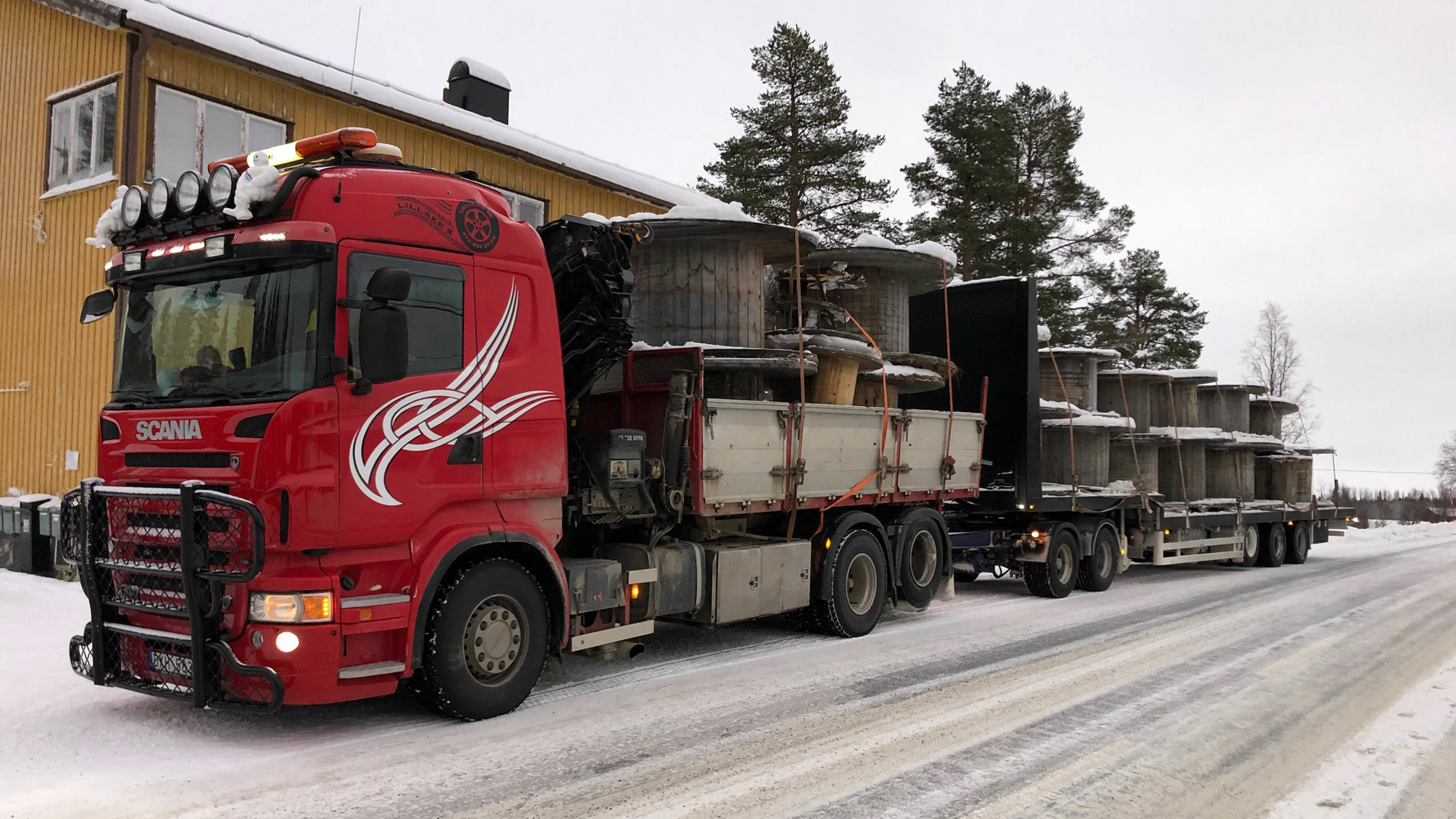 LillÅkes Trucking transporterar kabeltrummor